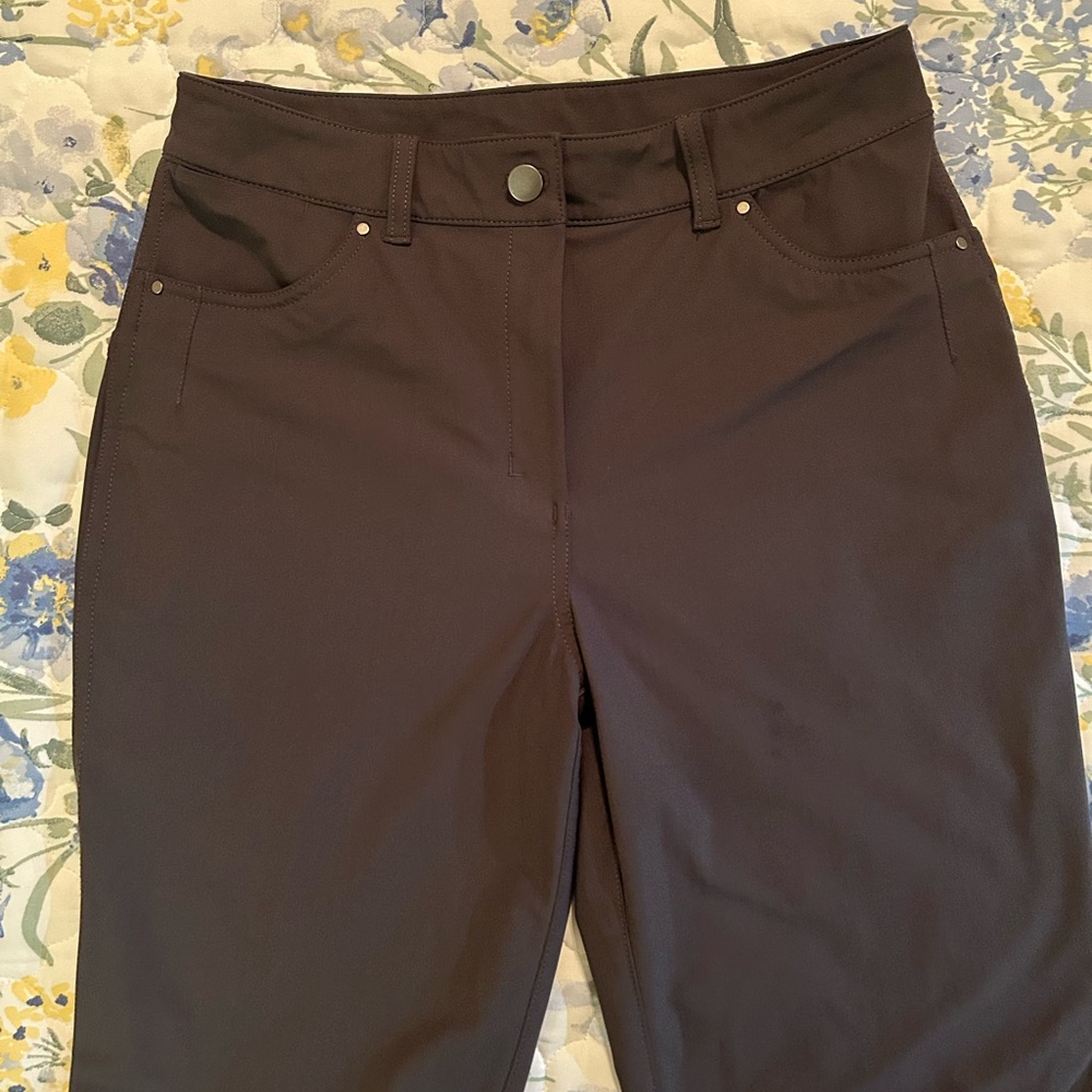 Dark gray High-Waisted Lululemon pants.